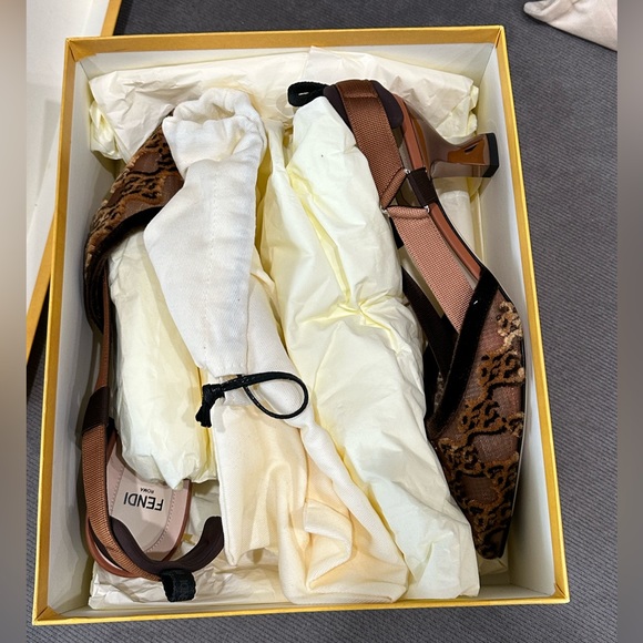 Fendi Colibri Mesh Slingback Pumps 55mm - Picture 11 of 11